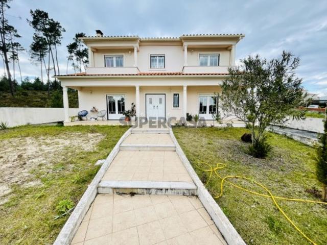 Moradia T6 Excelente logradouro e garagem | perto de Fátima