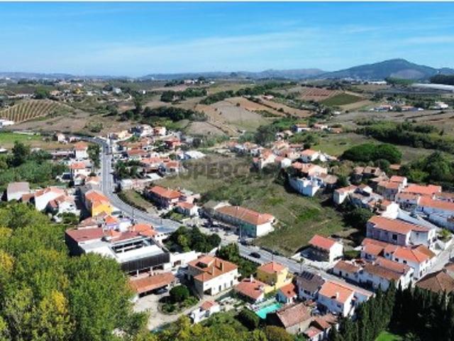 Moradia T6 em Azueira e Sobral da Abelheira