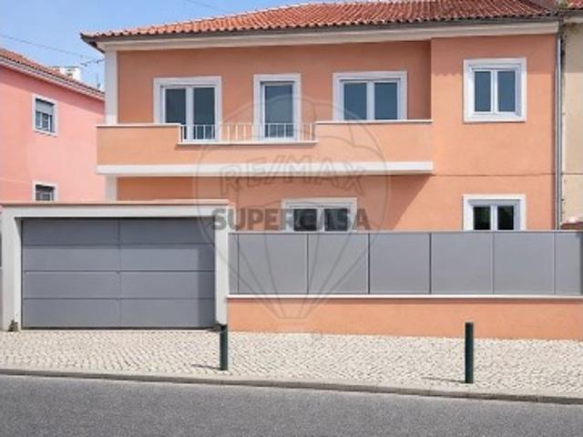 Moradia T6 em Águas Livres