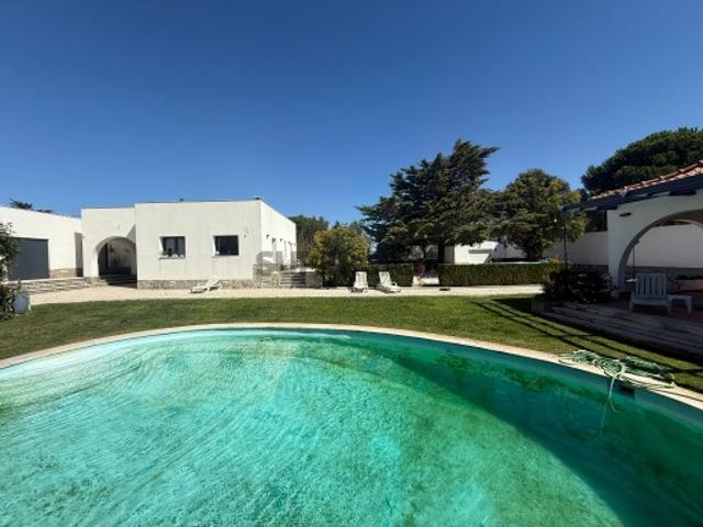MORADIA T6 EM ALBARRAQUE | LOTE 2.500 m² | JUNTO À QUINTA DA BELOURA