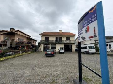 Moradia T6 em Freixo de Cima e de Baixo