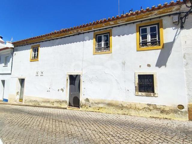Moradia T6 em Fronteira