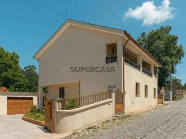 Moradia T6 em Guilhufe e Urrô