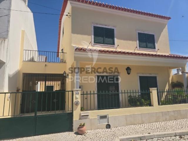 Moradia T6 em Golegã