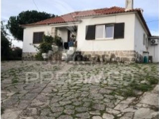 Moradia T6 em São Domingos de Rana