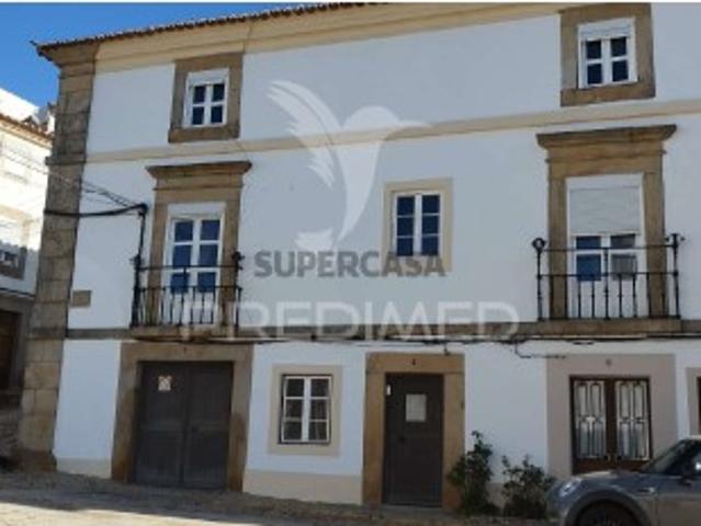 Moradia T6 em Santa Maria da Devesa