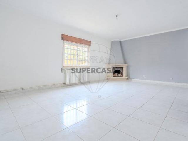 Moradia T6 em Santa Iria de Azoia, São João da Talha e Bobadela