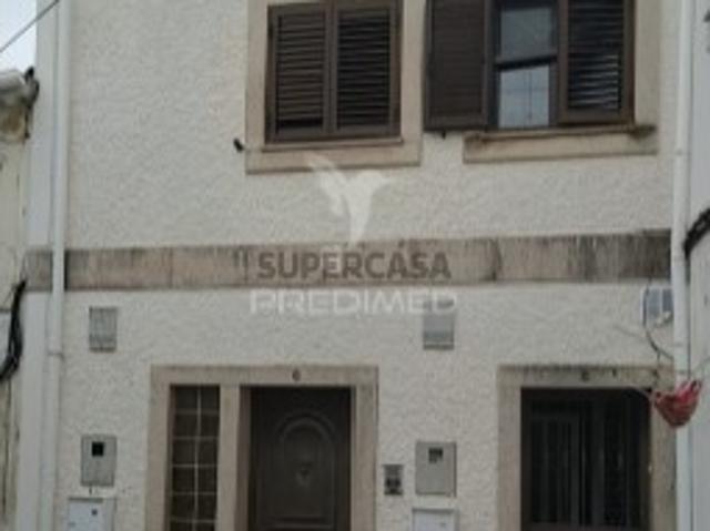 Moradia T6 em Sé e São Lourenço