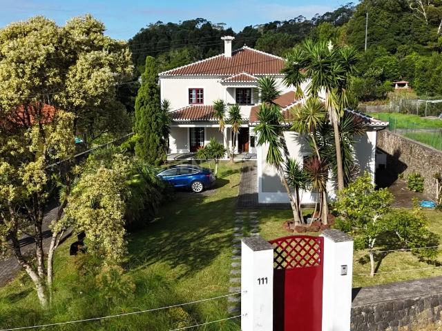 Moradia T6 | Espaço, Conforto e Privacidade na Canada da Francesa Ilha Terceira