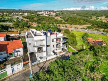 Moradia T6 geminada, de construção recente, situada em Buarc. 430m² Bom Sucesso