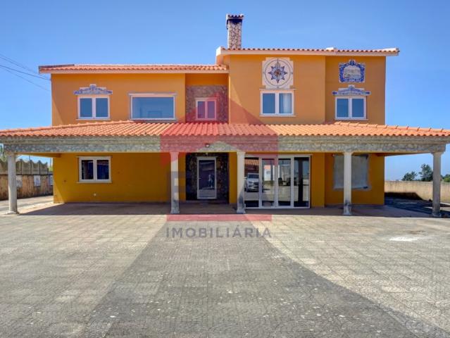 Moradia T6 Isolada com Piscina