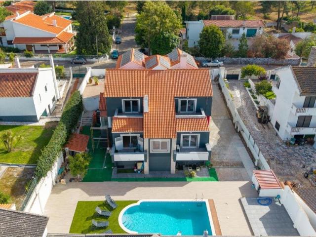 Moradia T6 Isolada com Piscina, Domótica e Painéis Solares M. 344m² Corroios