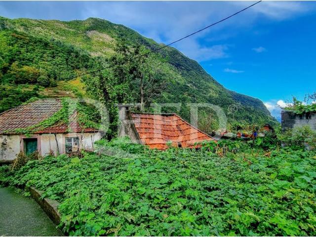 Moradia T6 para Reconstrução com Vista Mar e Laurissilva Boaventura, São Vicente