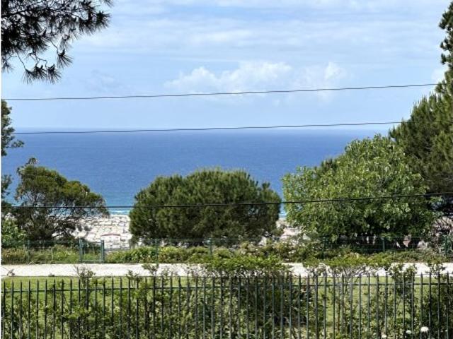 Moradia T6 para venda, com vista mar na Costa da Caparica, inserida num lote de 1330 m2