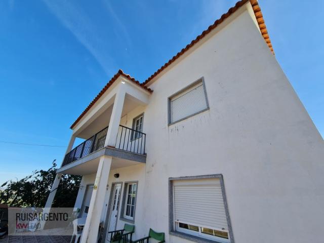Moradia T6, Terreno de 2000m2 em Monfortinho a 4,5Km de Espanha