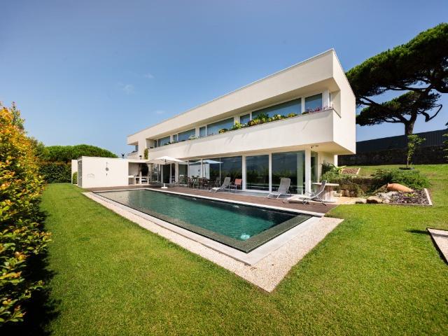 Moradia T6 + 1 c/ piscina e jardim relvado | Sintra 215m² Sintra São Martinho
