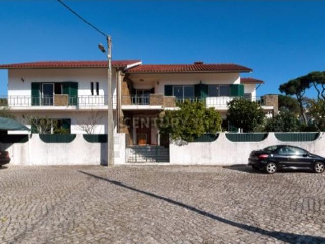 Moradia T6 + 2 +sótão e anexo perto da Praia da Costa da Caparica Vila nova da Caparica