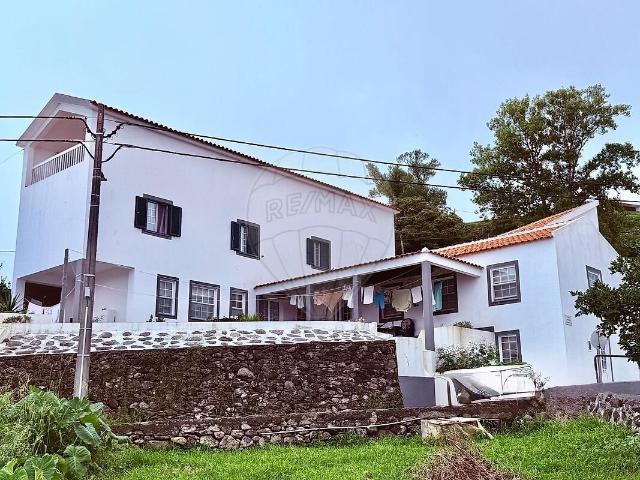 Moradia T7 à venda em Fazenda, Lajes das Flores RE/MAX Portugal