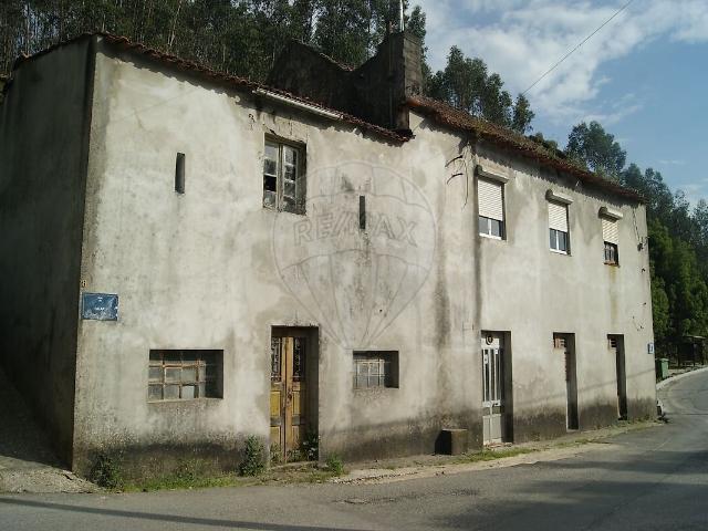 Moradia T7 à venda em Oliveira de Azeméis, Santiago de Riba Ul, Ul, Macinhata da Seixa e Madail, Oliveira de Azeméis RE/MAX Portugal