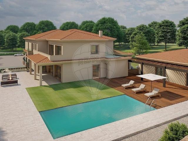 Moradia T7 à venda em Santa Eufémia e Boa Vista, Leiria RE/MAX Portugal