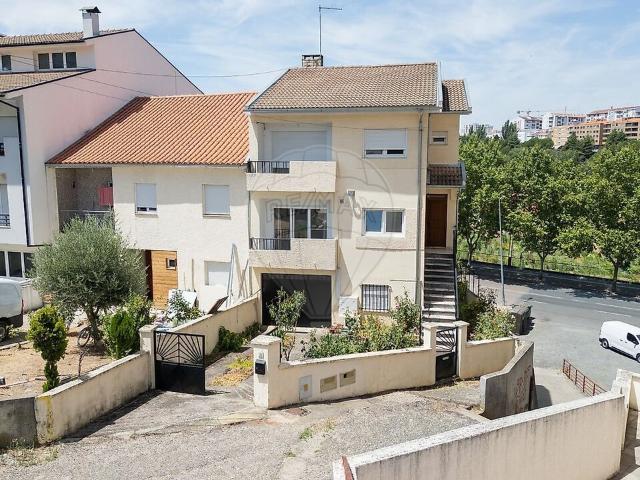 Moradia T7 à venda em Sé, Santa Maria e Meixedo, Bragança RE/MAX Portugal