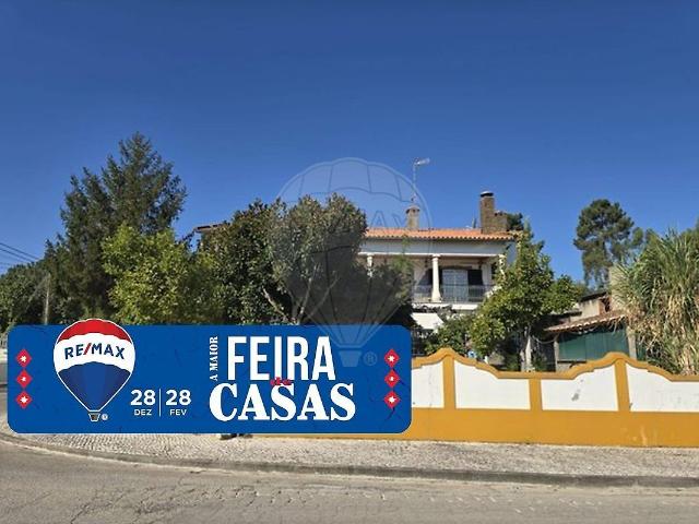 Moradia T7 à venda em Torres Novas