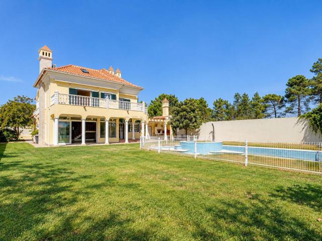 Moradia T7 Aroeira 250m² Charneca De Caparica