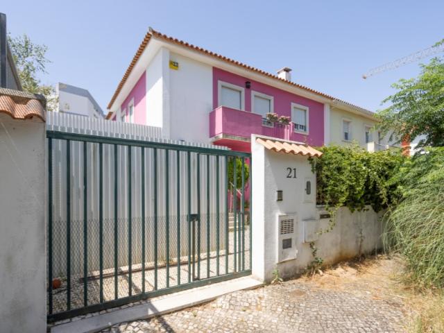 Moradia T7 com Garagem Olivais