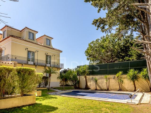 Moradia T7, com piscina e jardim privativo, em Carnide