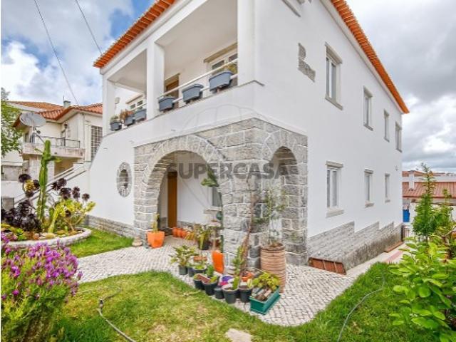 Moradia T7 em Algueirão Mem Martins
