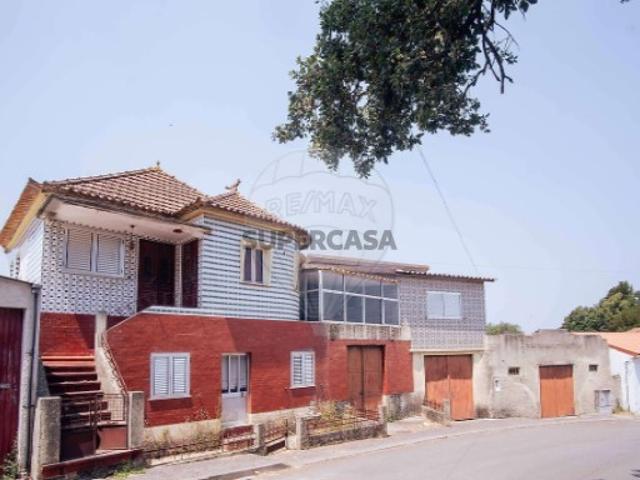 Moradia T7 em Bustos, Troviscal e Mamarrosa