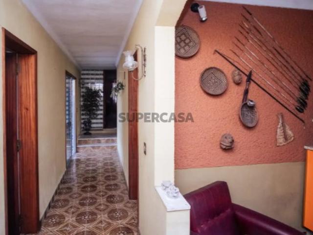 Moradia T7 em Bustos, Troviscal e Mamarrosa