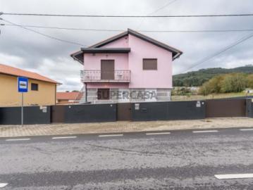 Moradia T7 em Brito
