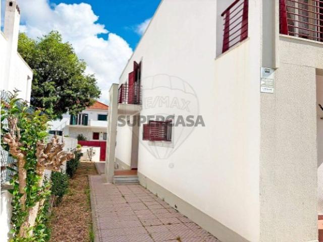 Moradia T7 em Salvador e Santa Maria da Feira