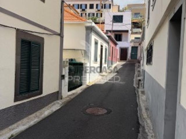 Moradia T7 em Santa Maria Maior