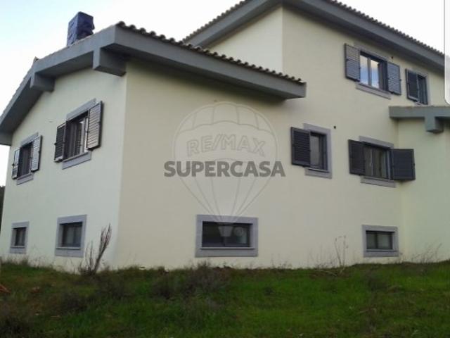 Moradia T7 em Teixoso e Sarzedo