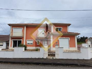 Moradia T7 em zona calma e aprazível nos Casais da Bidoeira,Leiria!
