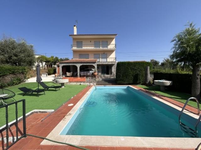 Moradia T7 isolada com garagem, piscina e terreno Macieira, Tomar