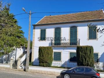 Moradia T6+2 com piscina na Mesquitela em Mangualde