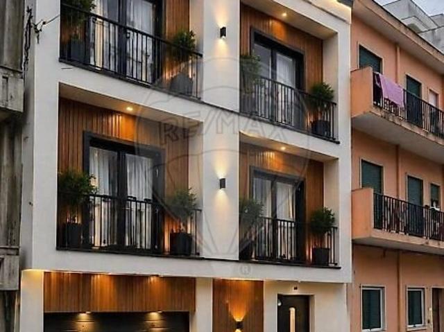 Moradia T8 à venda em Alcobaça e Vestiaria, Alcobaça RE/MAX Portugal