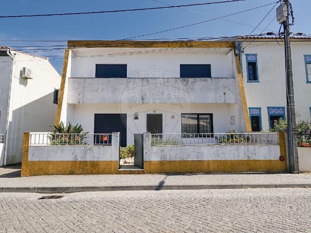 Moradia T8 à venda em Espírito Santo, Nossa Senhora da Graça e São Simão, Nisa RE/MAX Portugal