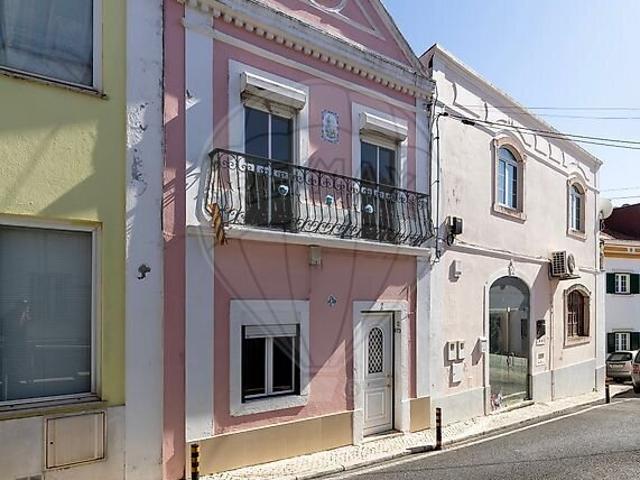 Moradia T8 à venda em Fanhões, Loures RE/MAX Portugal