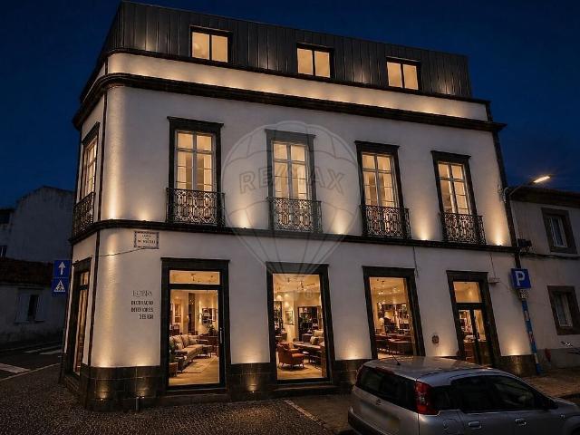 Moradia T8 à venda em São José, Ponta Delgada RE/MAX Portugal