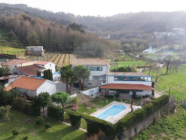 Moradia T8 à venda em Santa Lucrécia de Algeriz e Navarra, Braga RE/MAX Portugal