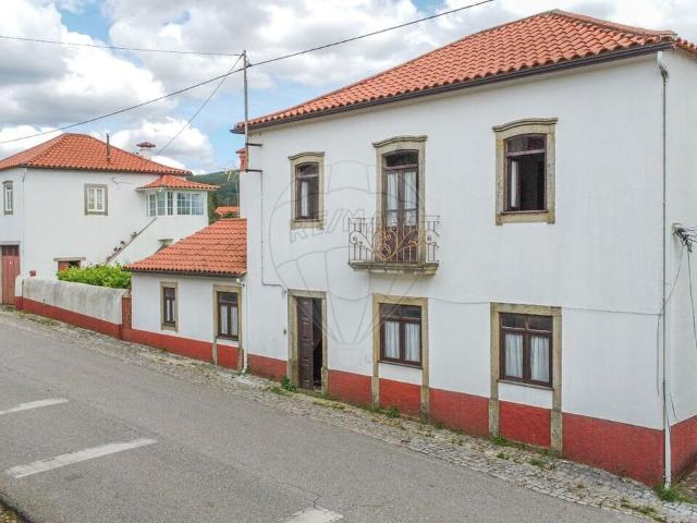 Moradia T8 à venda em Sapateira