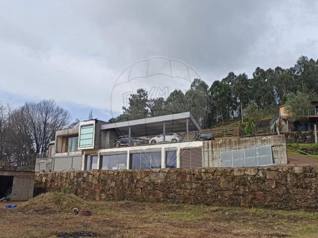 Moradia T8 à venda em Ponte de Lima