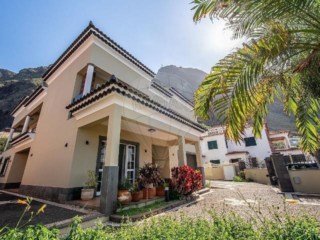 Moradia T8 à venda em Paul do Mar, Calheta Madeira RE/MAX Portugal