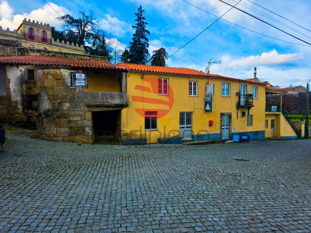 MORADIA T8 C/ LOGRADOURO, COMÉRCIO E TERENO