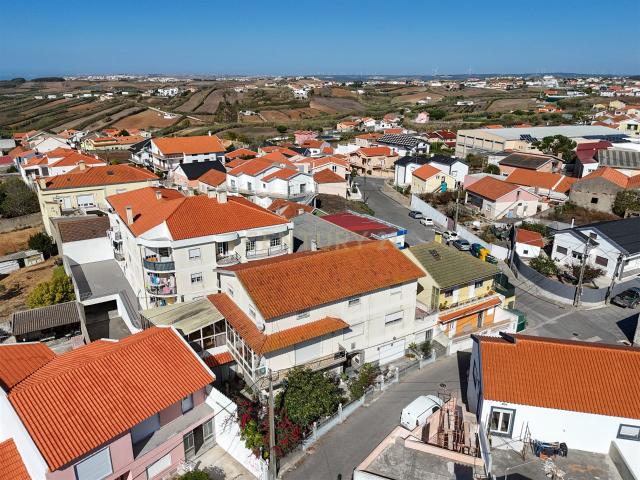 Moradia T8 com potencial para investimento em Ribamar Lour. 426m² Ribamar