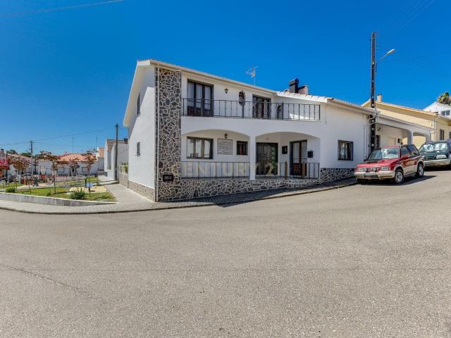 Moradia T8 de 288 m² no Centro de Montargil – Junto à Barragem